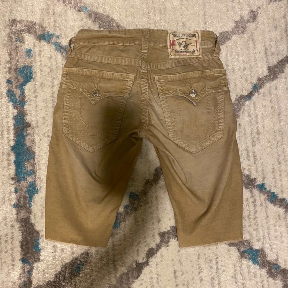 True Religion Men’s Cut Off Ricky Shorts - Picture 3 of 3